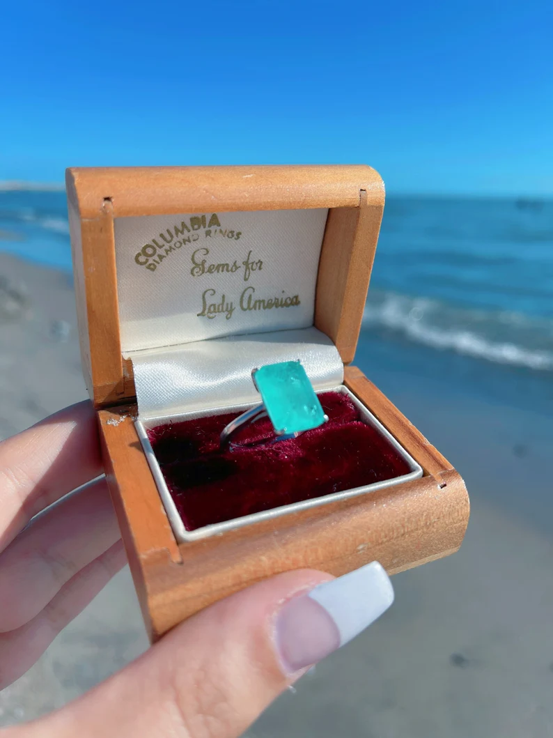 Glowing Genuine Colombian Emerald - Image 6