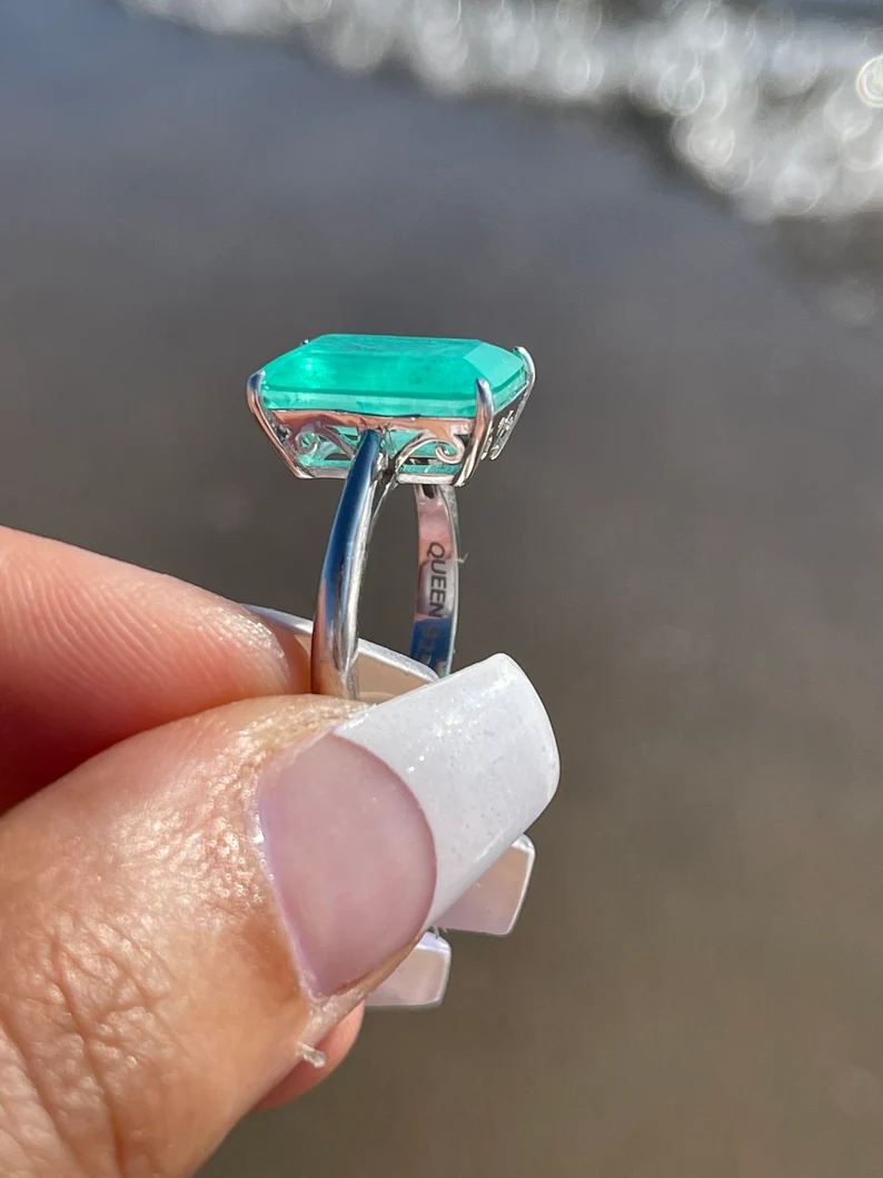 Glowing Genuine Colombian Emerald - Image 7